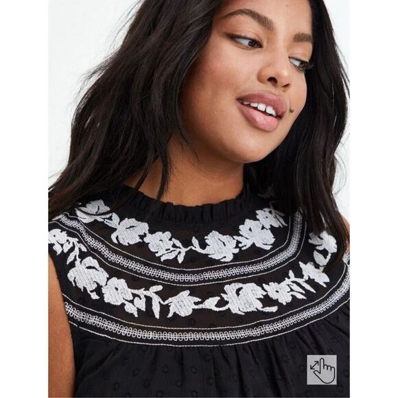 TORRID Top Size 1 (1X) Black White Clip Dot Embroidered Chiffon Sleeveless EUC - Picture 2 of 16